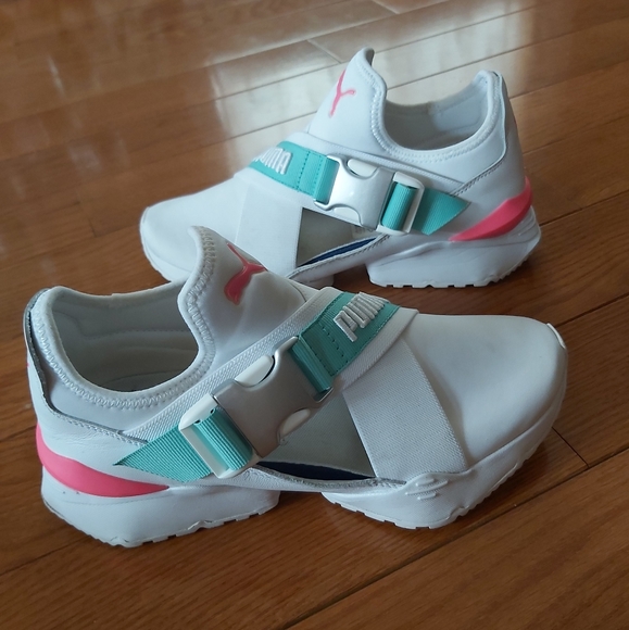 Gorgeous women Puma sneakers - Picture 4 of 6